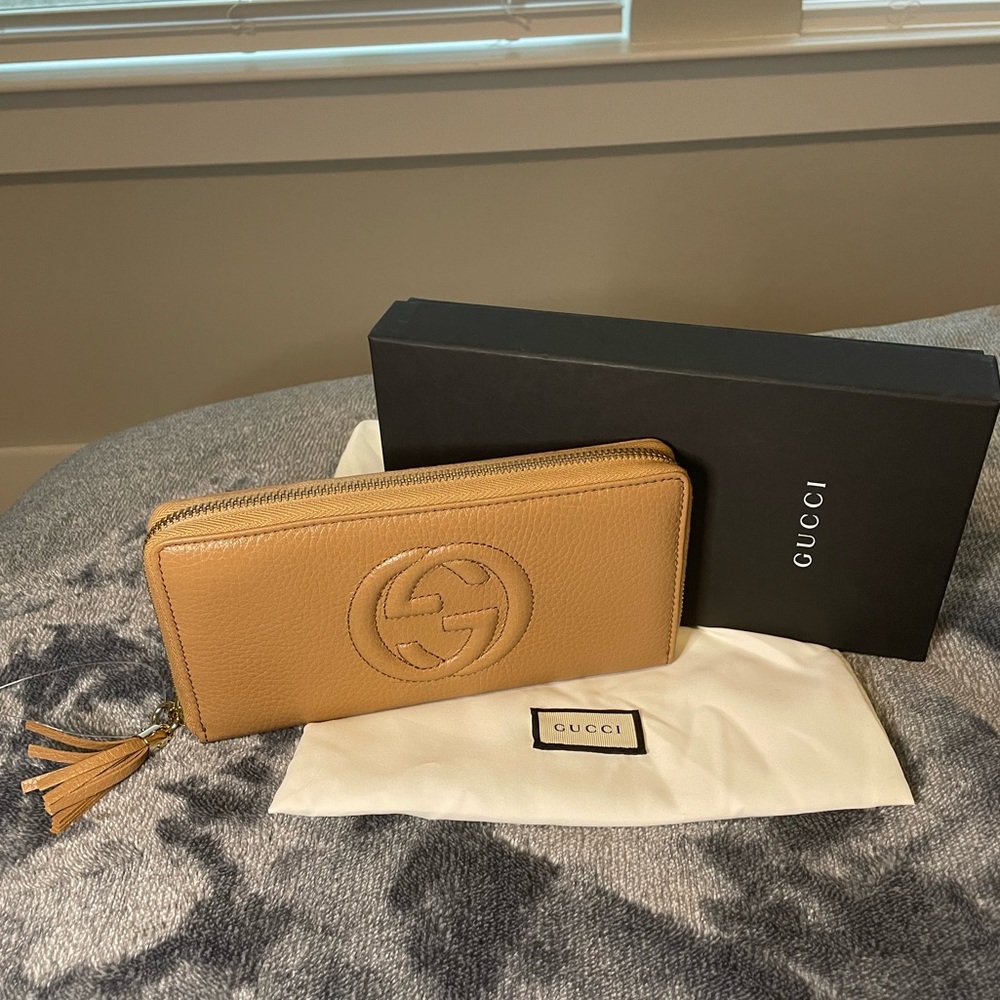 Gucci Soho Leather Continental Wallet